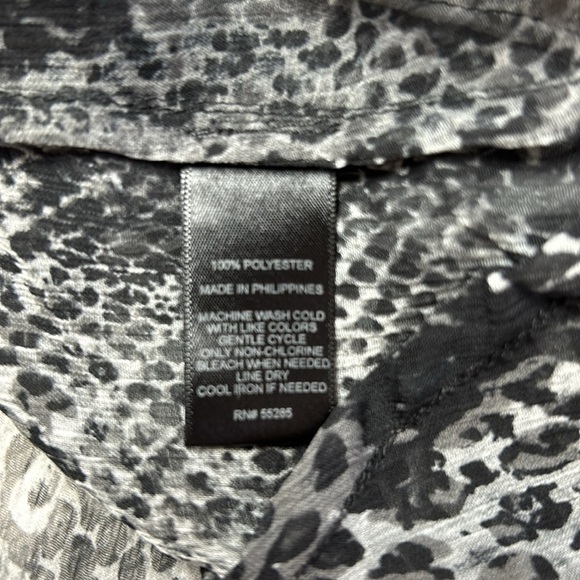 Express Gray Sheer Snakeskin Patterned Long Sleeve Batwing Blouse M - Picture 7 of 7